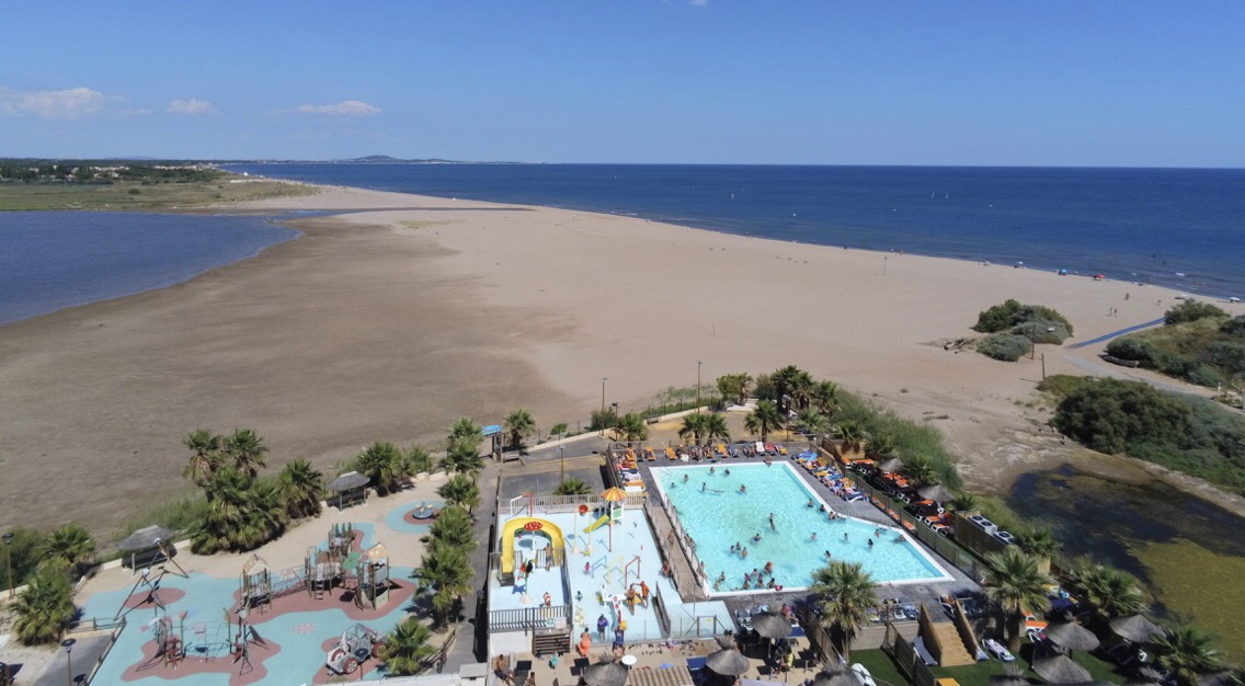 camping bleu marine méditerranée